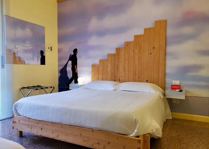 Red Carpet Rooms